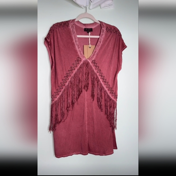 POL Burgundy Asymmetrical Cap Sleeve Blouse W/Fringe Embellishments & Side Slit - Picture 6 of 7
